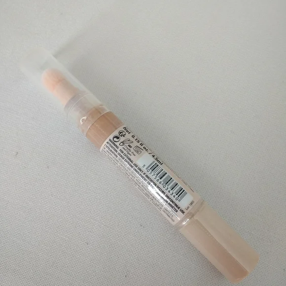 Revolution Fast Base Concealer - Picture 2 of 5